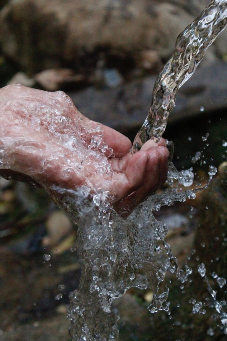 Jak oczyszczać wodę na potrzeby fabryki i gospodarstwa domowego?