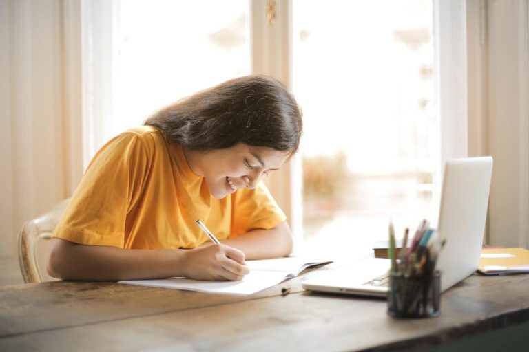 Studia za granicą – koszty, stypendia i finansowanie