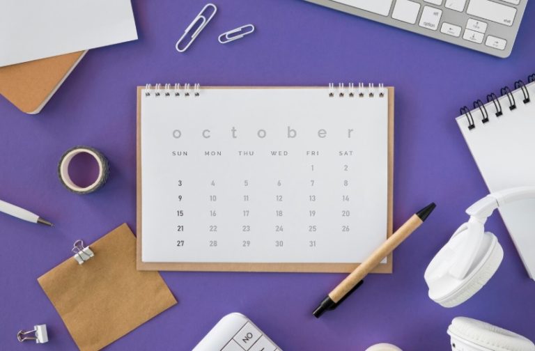 Firmowe kalendarze na 2026 – kiedy zamawiać, aby nie obudzić się za późno